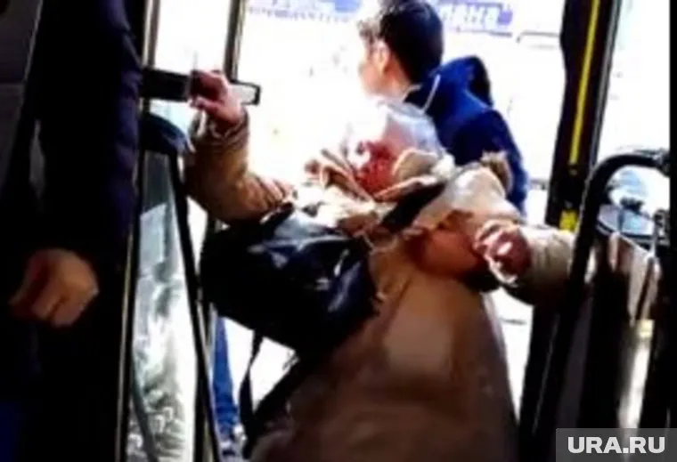 Ни один пассажир не вступился за высаженную старушку