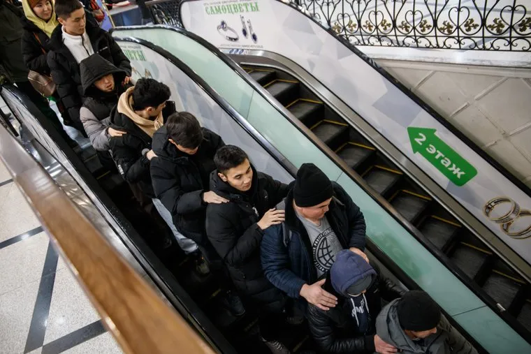 Рейд по мигрантам в ТРЦ «Гринвич». Екатеринбург