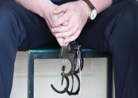 В Кургане спецслужбы задержали инспектора РЖД по подозрению во взятке