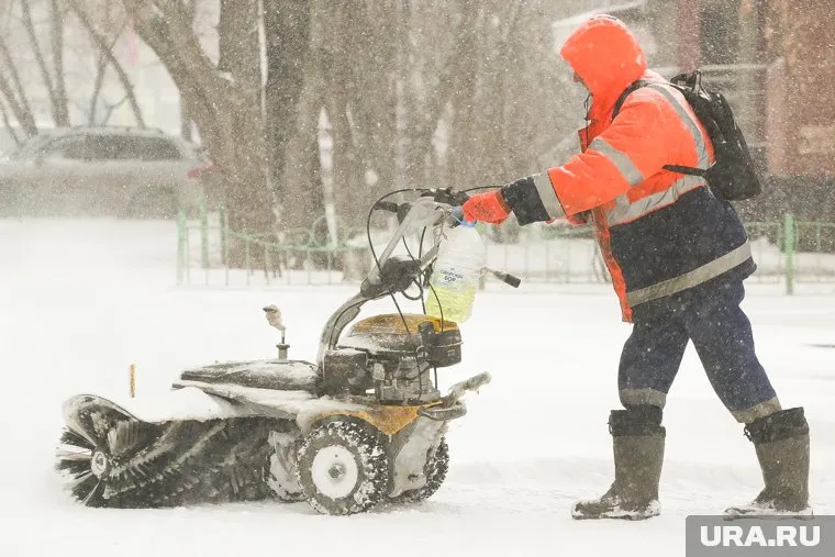 На улицах Тюмени появилась снегоуборочная техника