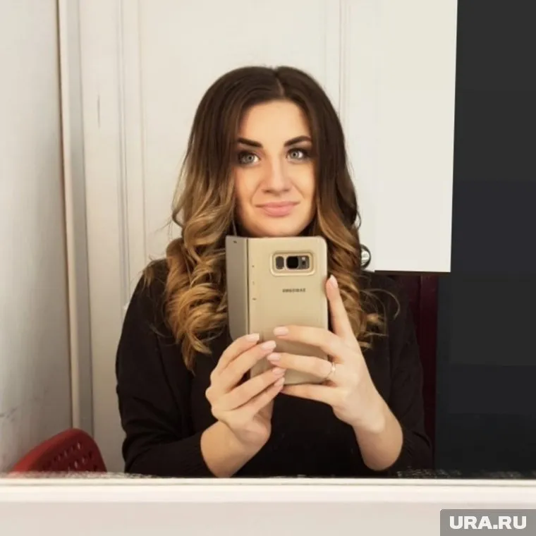 Красавица из Ноябрьска, нашедшая послание в чехле гладильной доски, счастлива в браке