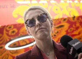 112: в загородном доме Собчак идут обыски