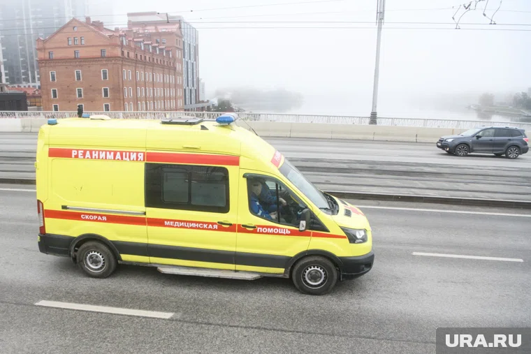 Пострадавшего мужчину на скорой доставили в больницу