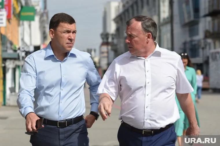 Евгений Куйвашев (слева) почти не изменил список, сданный Алексеем Орловым