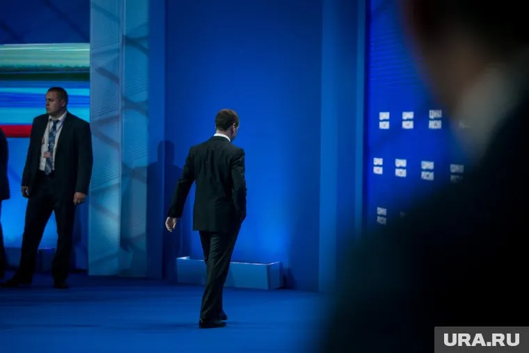 Премьер-министр Дмитрий Медведев полностью исчез из публичного поля