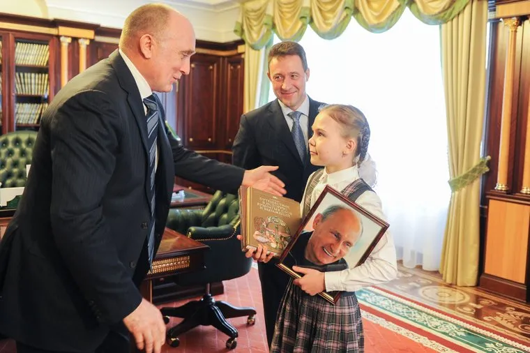 Злата Герасимова, получила портрет главы государства Владимира Путина с его автографом. Челябинск, холманских игорь, дубровский борис, герасимова злата