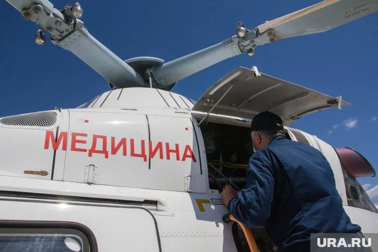 К месту происшествия летит вертолет с медиками