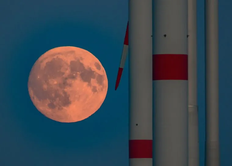 Кровавую луну наблюдают в разных частях России 7 сентября