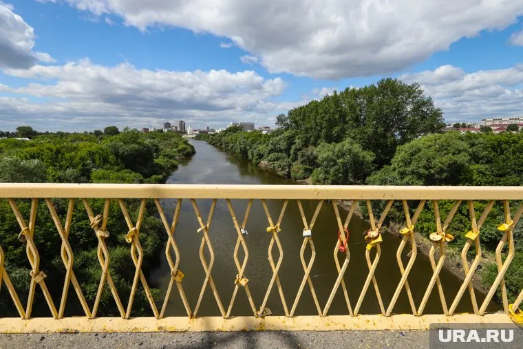 Мост планируют отремонтировать до конца 2023 года