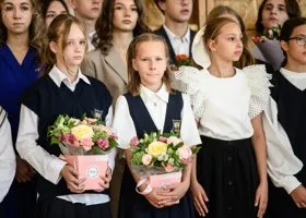 «Школа — это база»: в самой элитной гимназии Екатеринбурга отгремел первый звонок