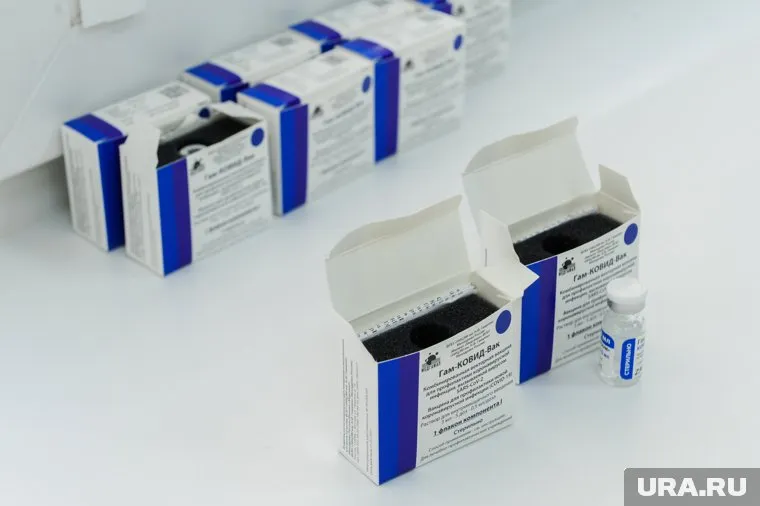 В Ноябрьске начали предварительно записывать всех желающих на прививку против коронавируса