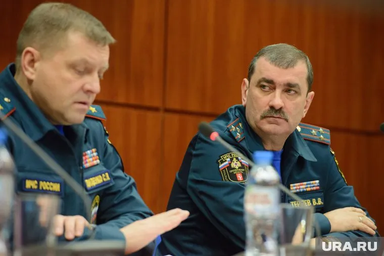 Виктор Теряев рядом с начальником Сибирского РЦ МЧС Сергеем Диденко