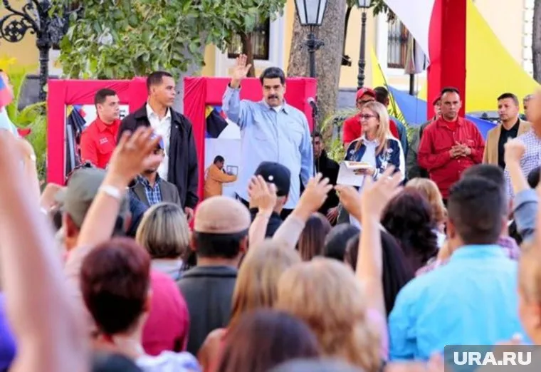 Соседняя страна под видом гуманитарной помощи готовила вторжение, заявил президент Мадуро