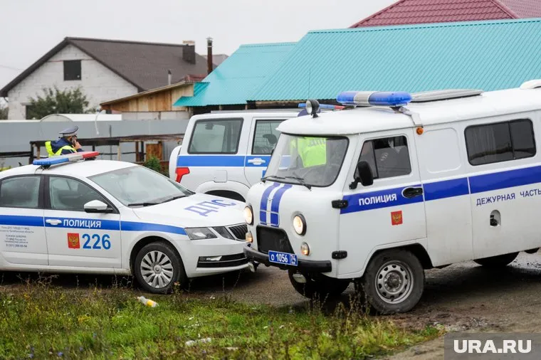 Жители поселка Прудный не могли попасть домой из-за крушения вертолета