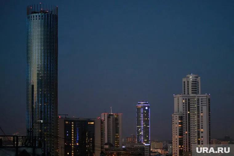 Владельцы квартир в элитном доме на Февральской революции, 15  ищут новую организацию