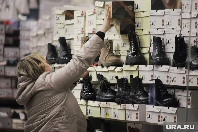 Чтобы выбрать хорошую зимнюю обувь, важно учитывать материал товара, тип подошвы и правильно подобрать размер