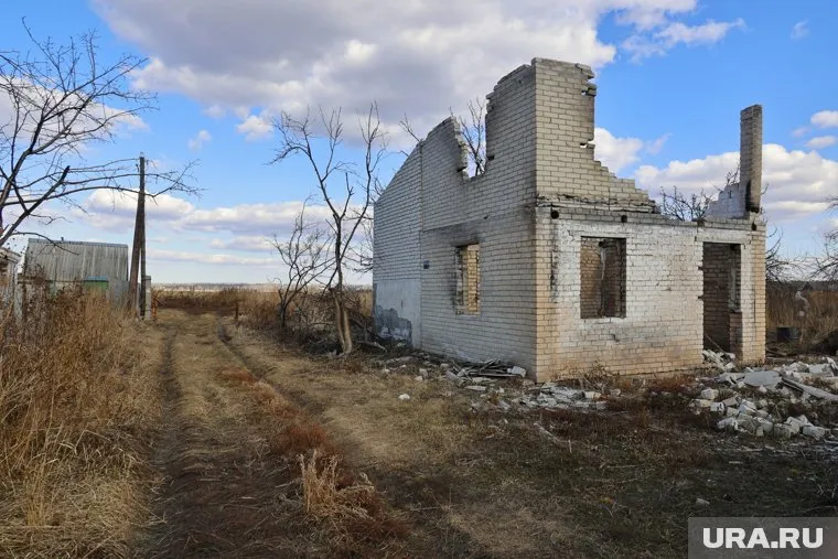 В районе шоссе Тюнина в Кургане, где хотят построить эстакаду, много заброшенных домов