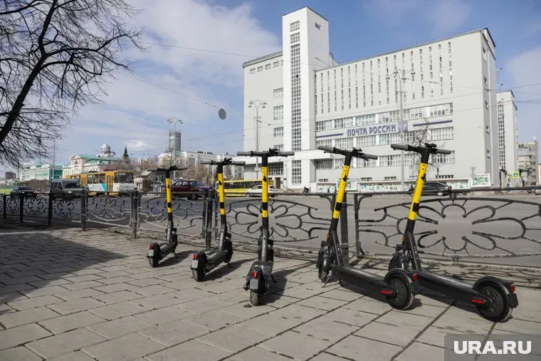 Власти Екатеринбурга в конце марта будут решать судьбу самокатов