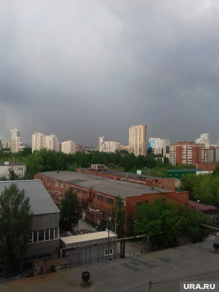 Во время грозы в городе стемнело