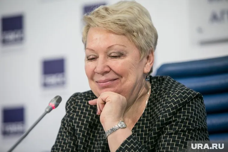 Главе Минобра не до смеха, на Ольгу Васильеву началась информационная атака