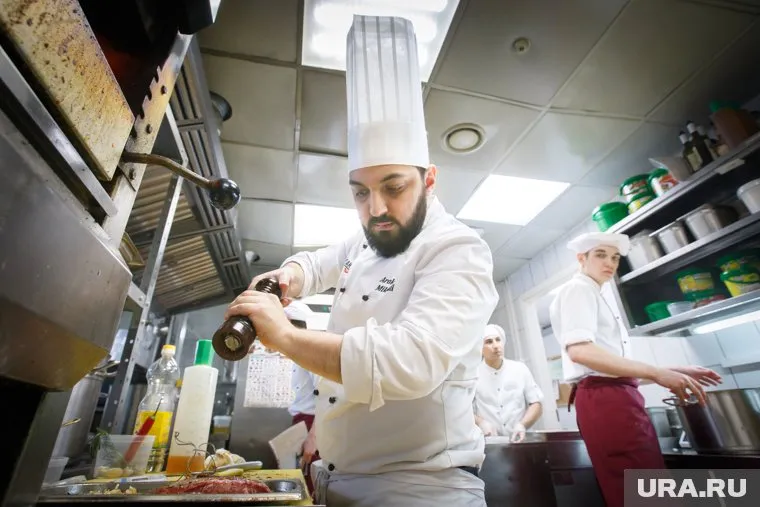 Плиточникам в Екатеринбурге предлагают зарплату от 150 тысяч рублей