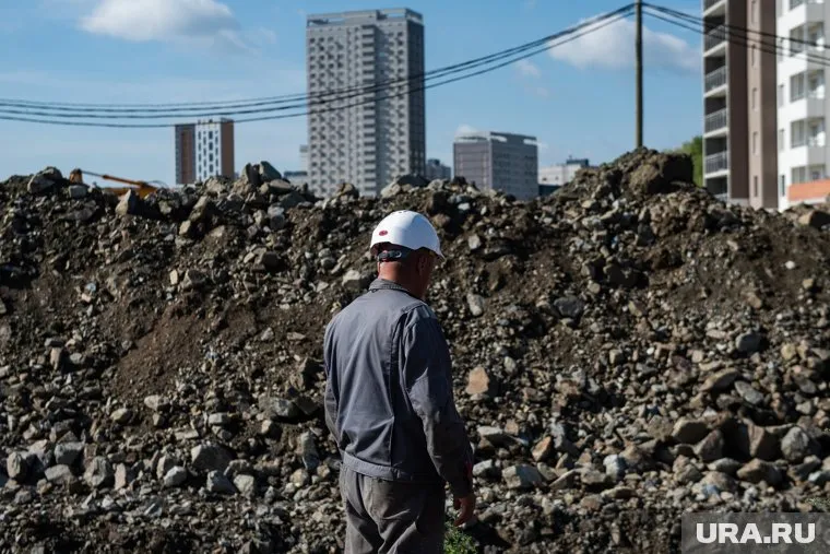 Еще двое сотрудников пострадали