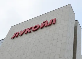 «Известия»: сделка «Лукойла» с Gunvor может стать исторической