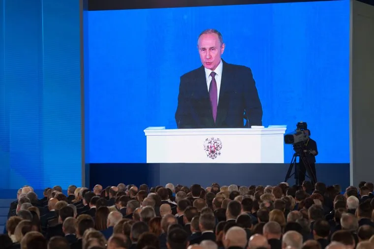Послание Президента РФ В. Путина Федеральному собранию РФ. Москва, путин на экране