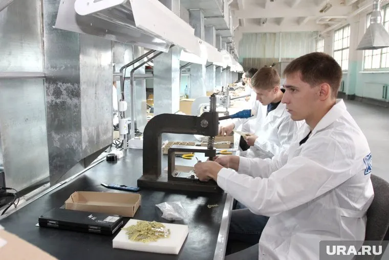 Трудоустроиться на оборонное предприятие можно через портал «Работа в России»