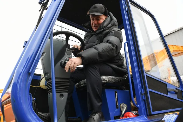 Передача новой снегоуборочной техники в Железнодорожное ДЭУ. Екатеринбург