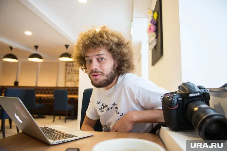 Блогер Илья Варламов: Интернет для россиян — это психотерапия, пытаться ограничивать его не стоит (но и не получится)