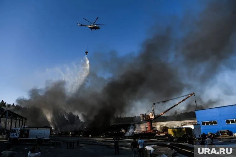 Пожар охватил промзону вечером 3 июля