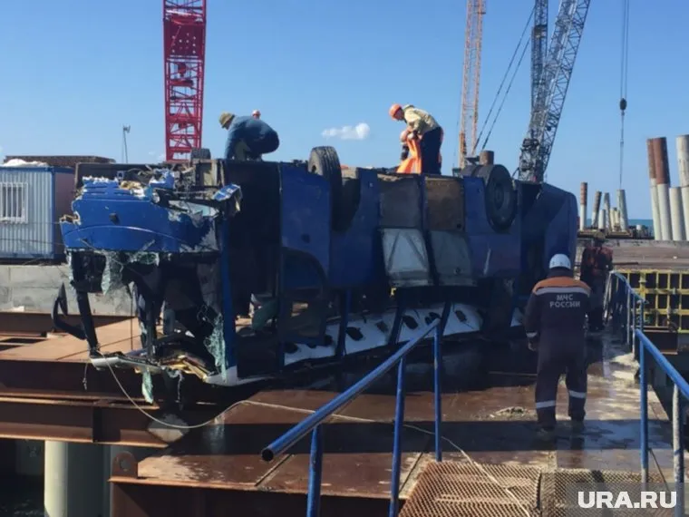 Автобус сорвался с пирса из-за проблем с тормозами