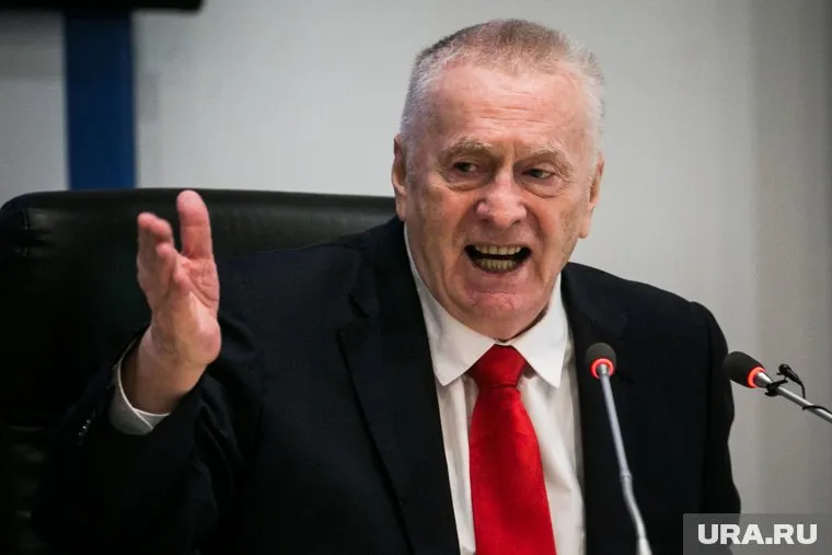 Александр Дюпин отметил, что во время дебатов у Жириновского соскользнул ремень