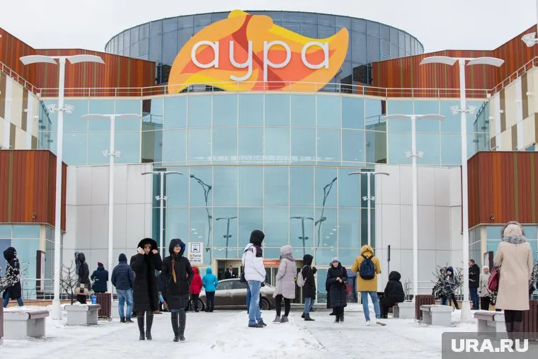 После появления платной парковки выезжать из «Ауры» стало гораздо сложнее