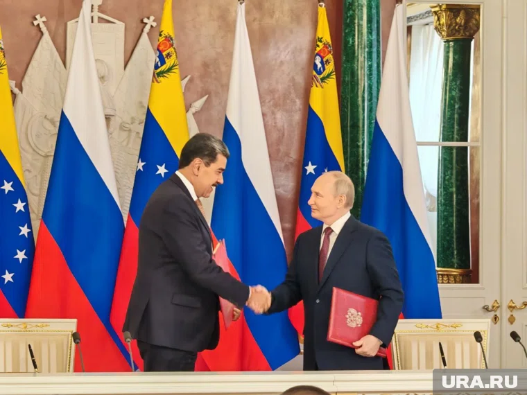 Мадуро обратился к Путину с просьбой помочь его стране защититься от возможных ударов со стороны США