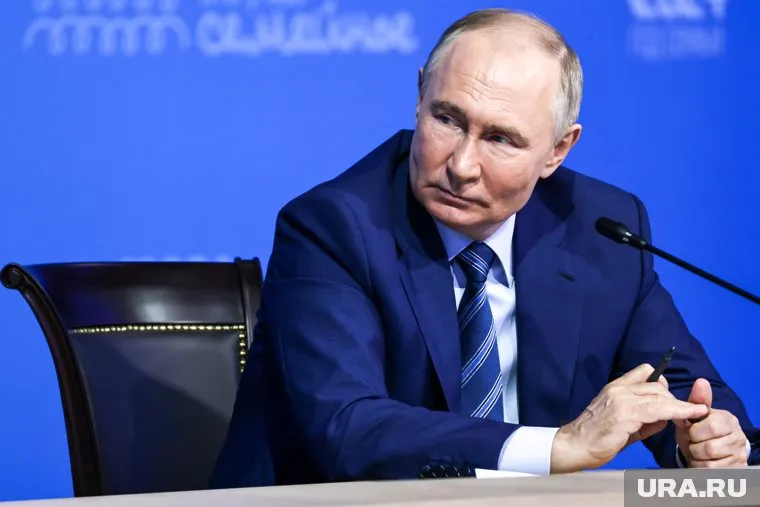 Владимир Путин (на фото) пообещал обсудить вопрос финансирования теробороны Брянской области с Антоном Силуановым