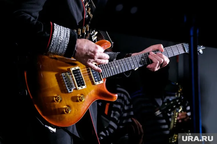 Екатеринбуржцы, зарабатывающие больше остальных, умеют играть на гитаре