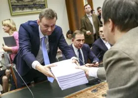 Оппозиционеры зажали деньги, предназначенные на сбор подписей