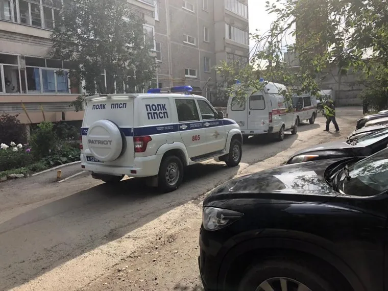 Екатеринбург, Латвийская. 37, упал лифт, раздавил рабочего