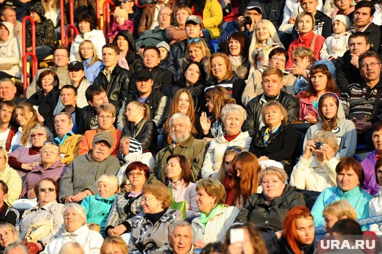 Недовольны жизнью лишь около 15% респондентов