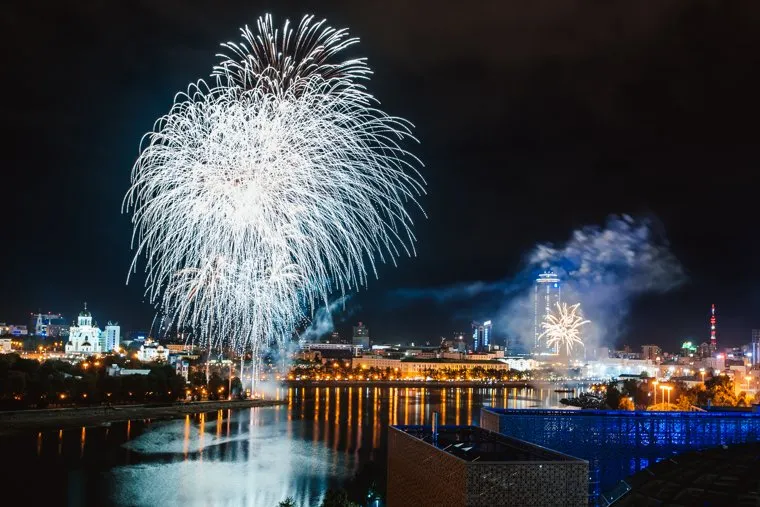 Праздничный салют в честь Дня города. Екатеринбург