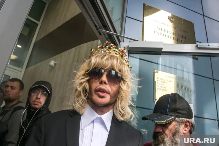 Звездный стилист стал протестовать против чиновников, разрешивших строить завод на Байкале