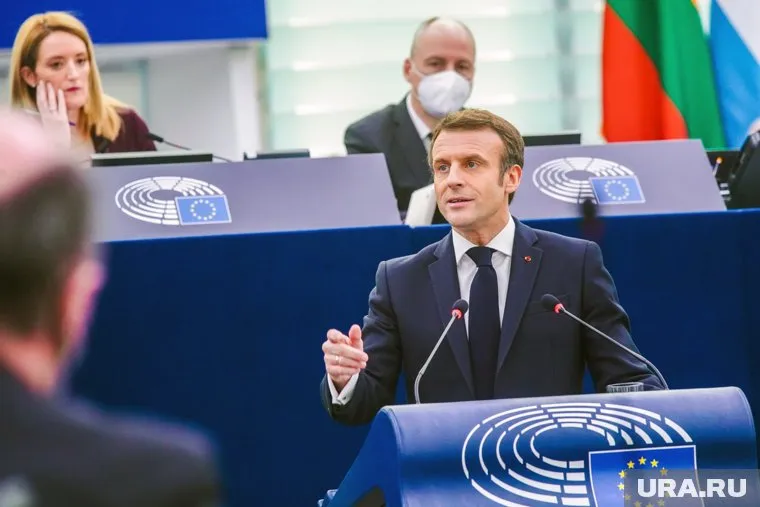 По словам депутата, Эммануэль Макрон ведет высокомерную политику