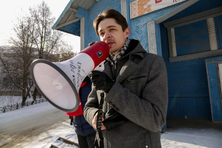 Митинг против сокращения врачей и закрытия отделений в районной больнице. Село Уинское. 