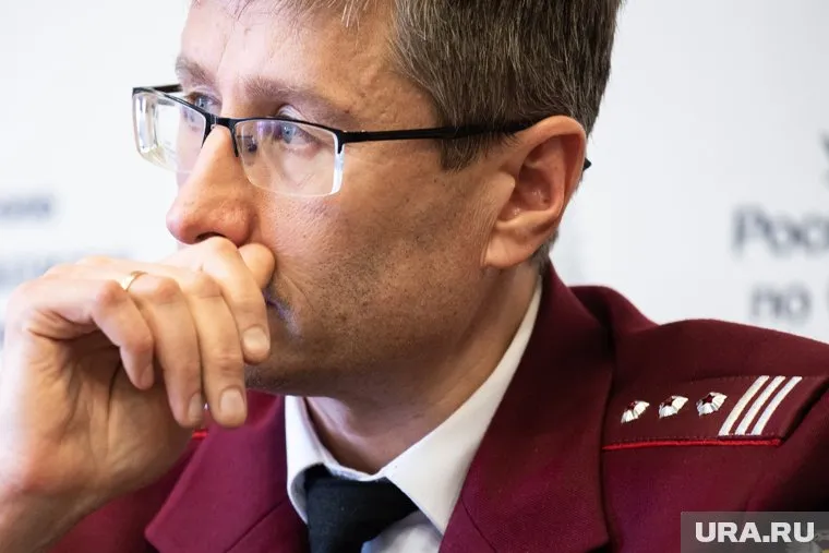 Дмитрий Козловских — глава управления Роспотребнадзора по Свердловской области — может закрывать заведения, блокировать решения властей, получать данные на необходимую персону