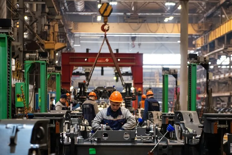 Передача тысячного электровоза 2ЭС6 «Синара» Российским железным дорогам на заводе «Уральские локомотивы». Свердловская область, Верхняя Пышма