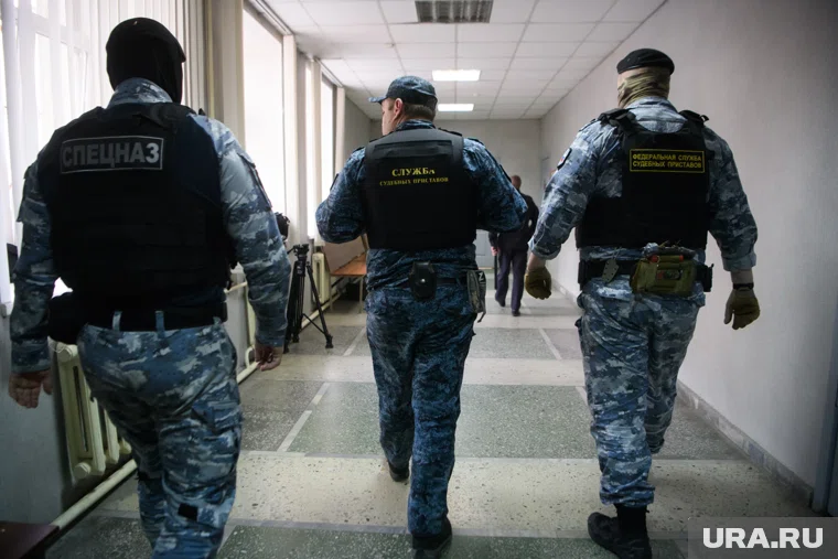 Сотрудников ведомства поздравил Александр Моор