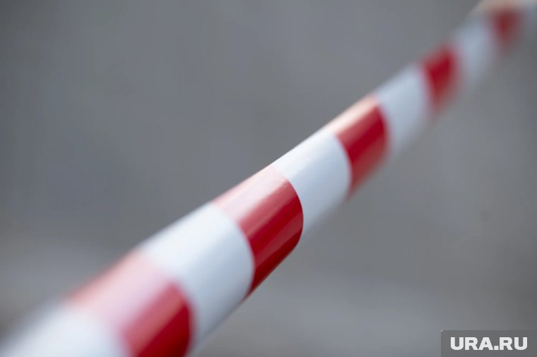 В Магнитогорске у многоэтажки нашли труп в ковре