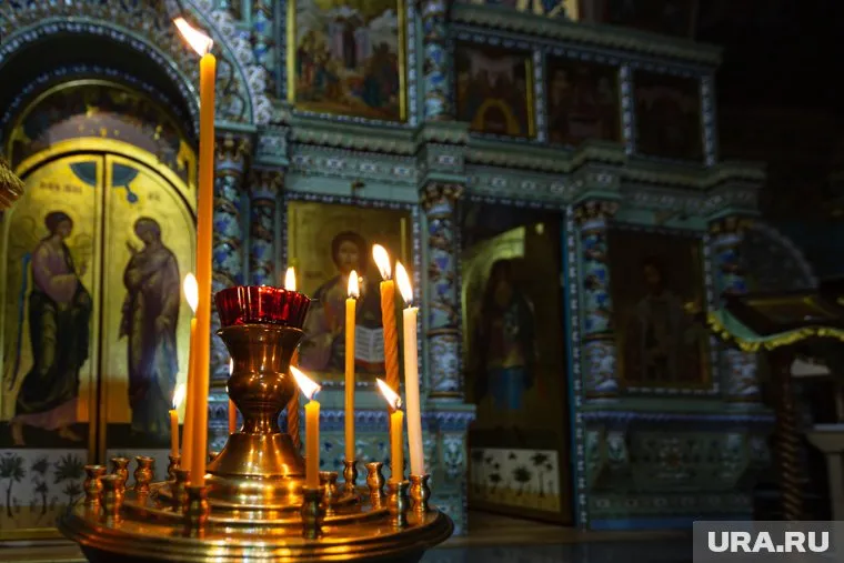 Губернатор помолился с семьей